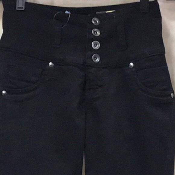 Franka Levanta Cola Black 4 Buttons Bermuda Size 3 New With Tags - Picture 2 of 2